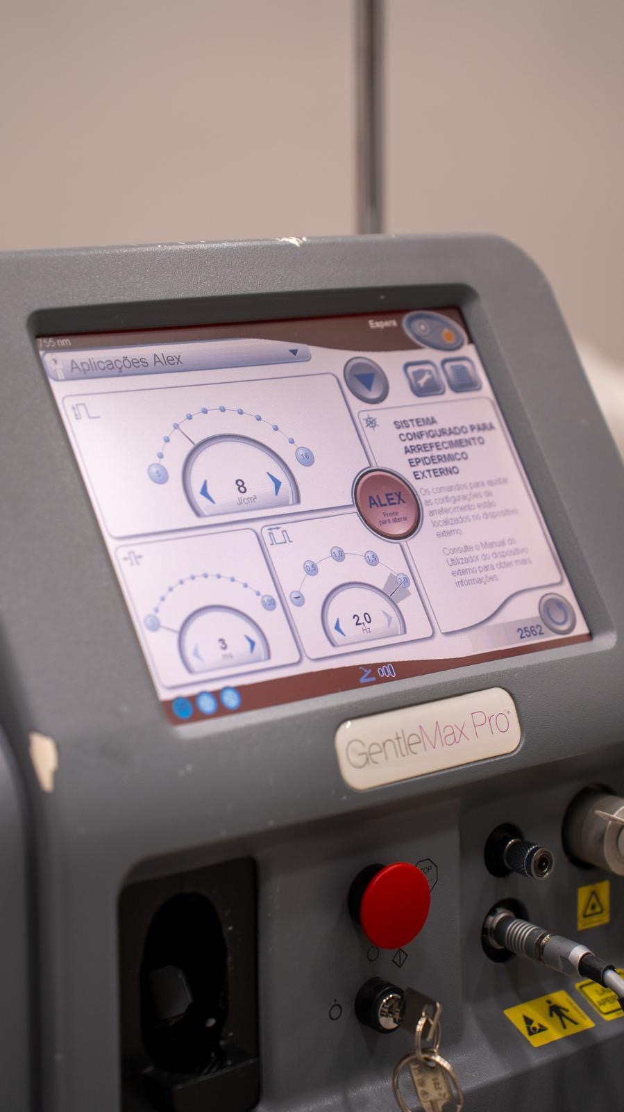 Equipamento GentleMax Pro utilizado na clínica